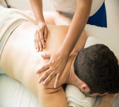 performing full body massage at sea massage center DHA Karachi